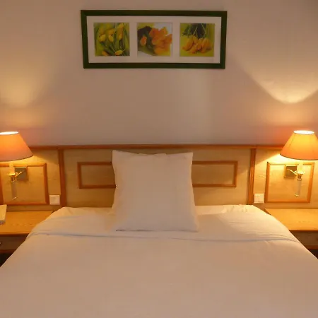 Logis Hostellerie Saint Louis Bollezeele Buitenkant foto
