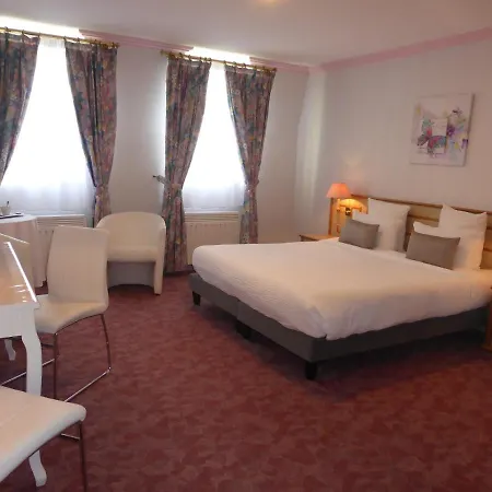 Logis Hostellerie Saint Louis Bollezeele Buitenkant foto